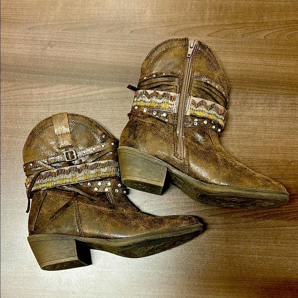 Girls Justice cowboy boots size 4